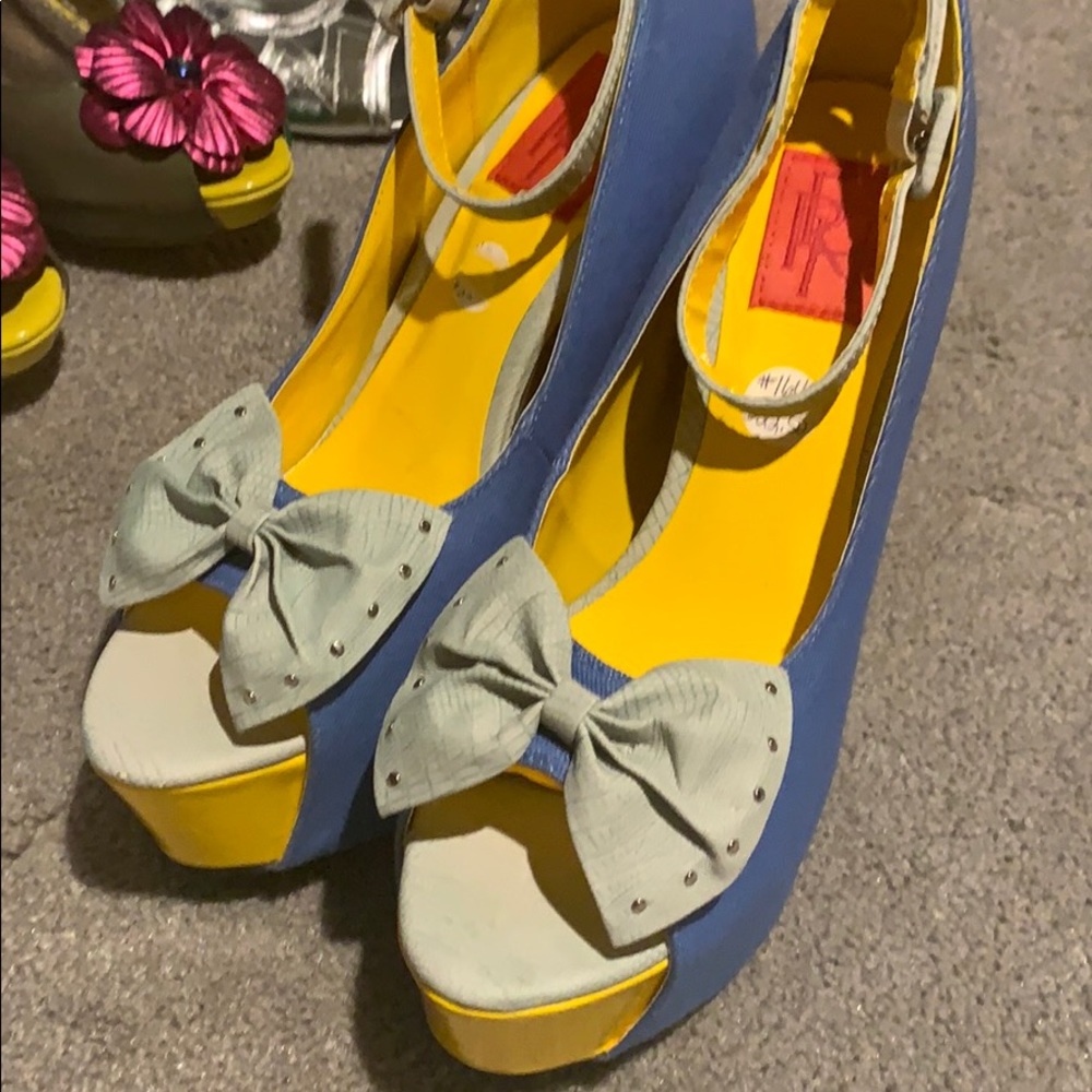 NWOT FUNKY Platforms w/ peep toe RFH
